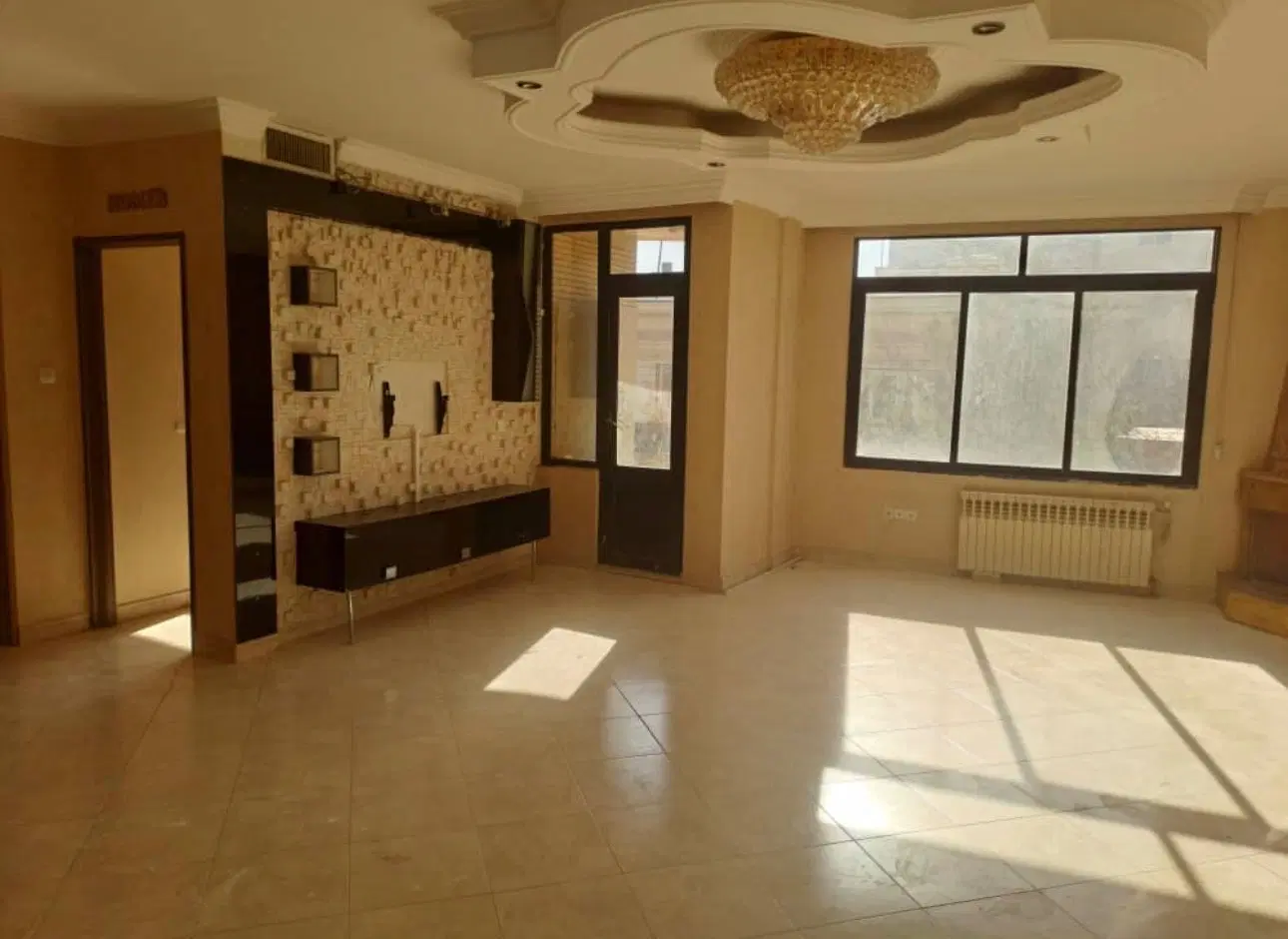 فروش آپارتمان حاشیه وکیل آباد