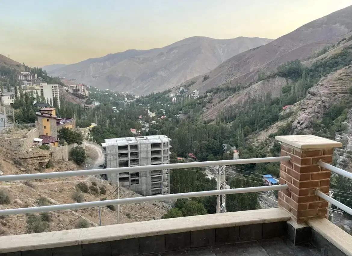بر جاده شمشک نرسیده به رستوران کوهستان ‌_ تهاتر