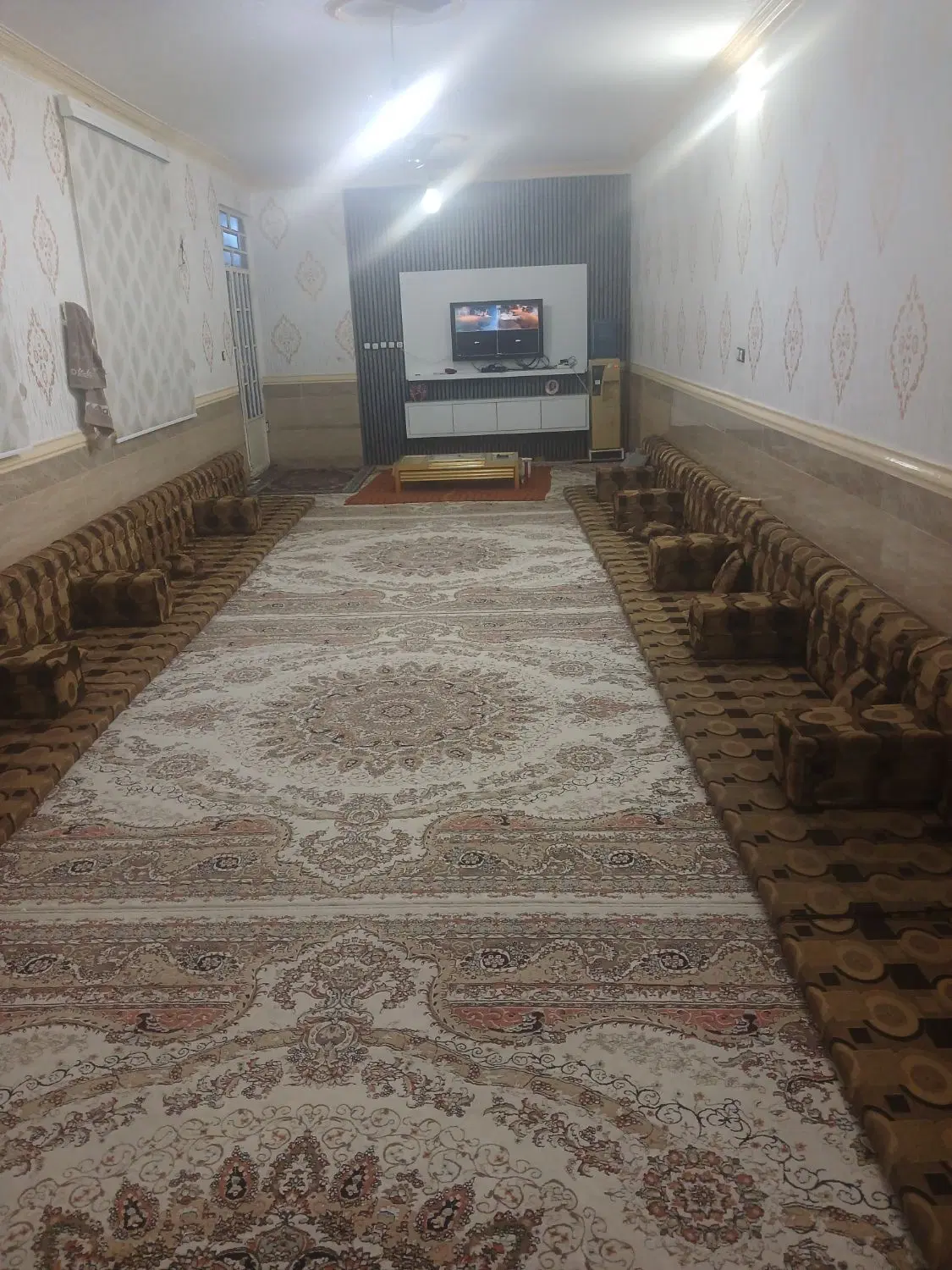 خانه ۲۴۰ متر