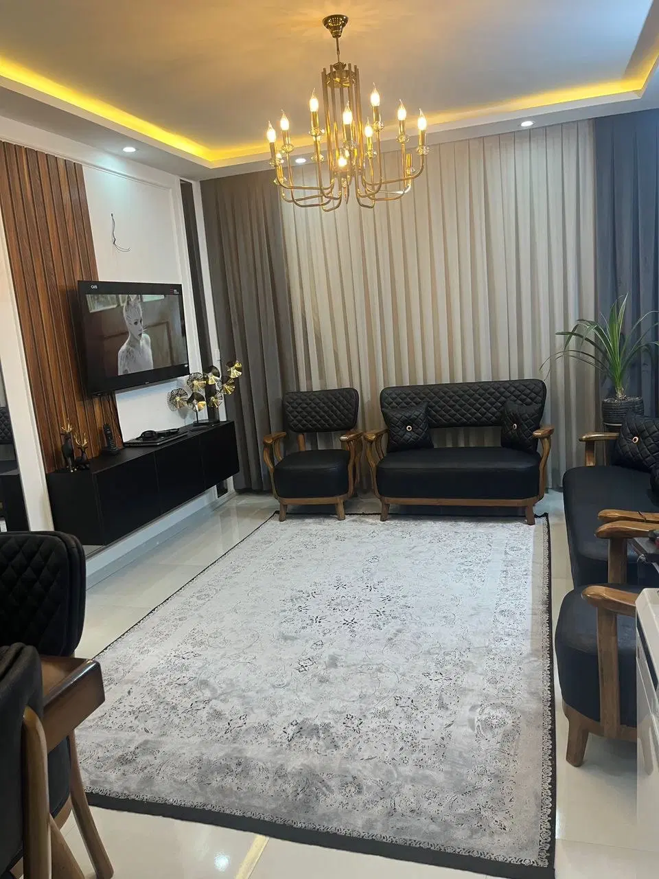 واحد نوساز طبقه اول روبه پارک فول امکانات