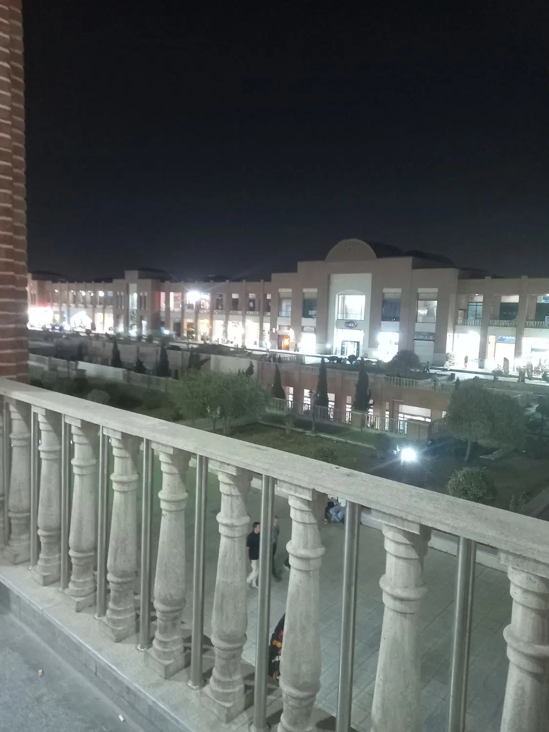 اجاره مغازه بازار نقش جهان رو به حیاط