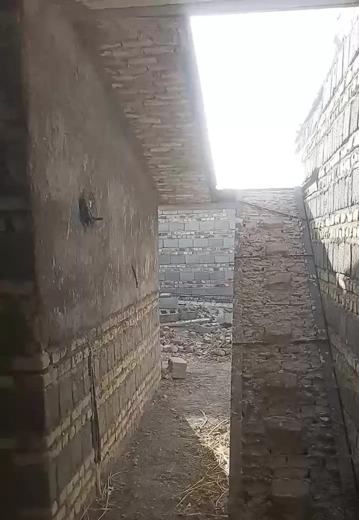 دو عدد خانه نیم کاره بفروش میرسد