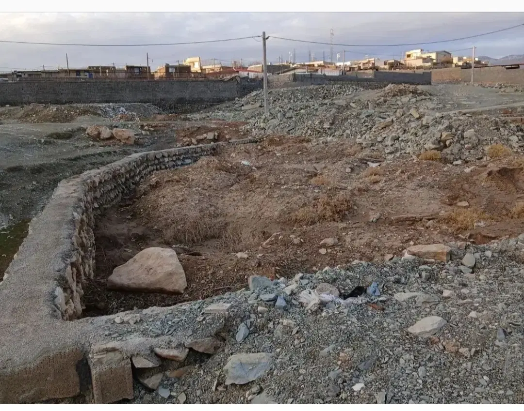 ۳۰۰متر زمین مسکونی خانه باغی