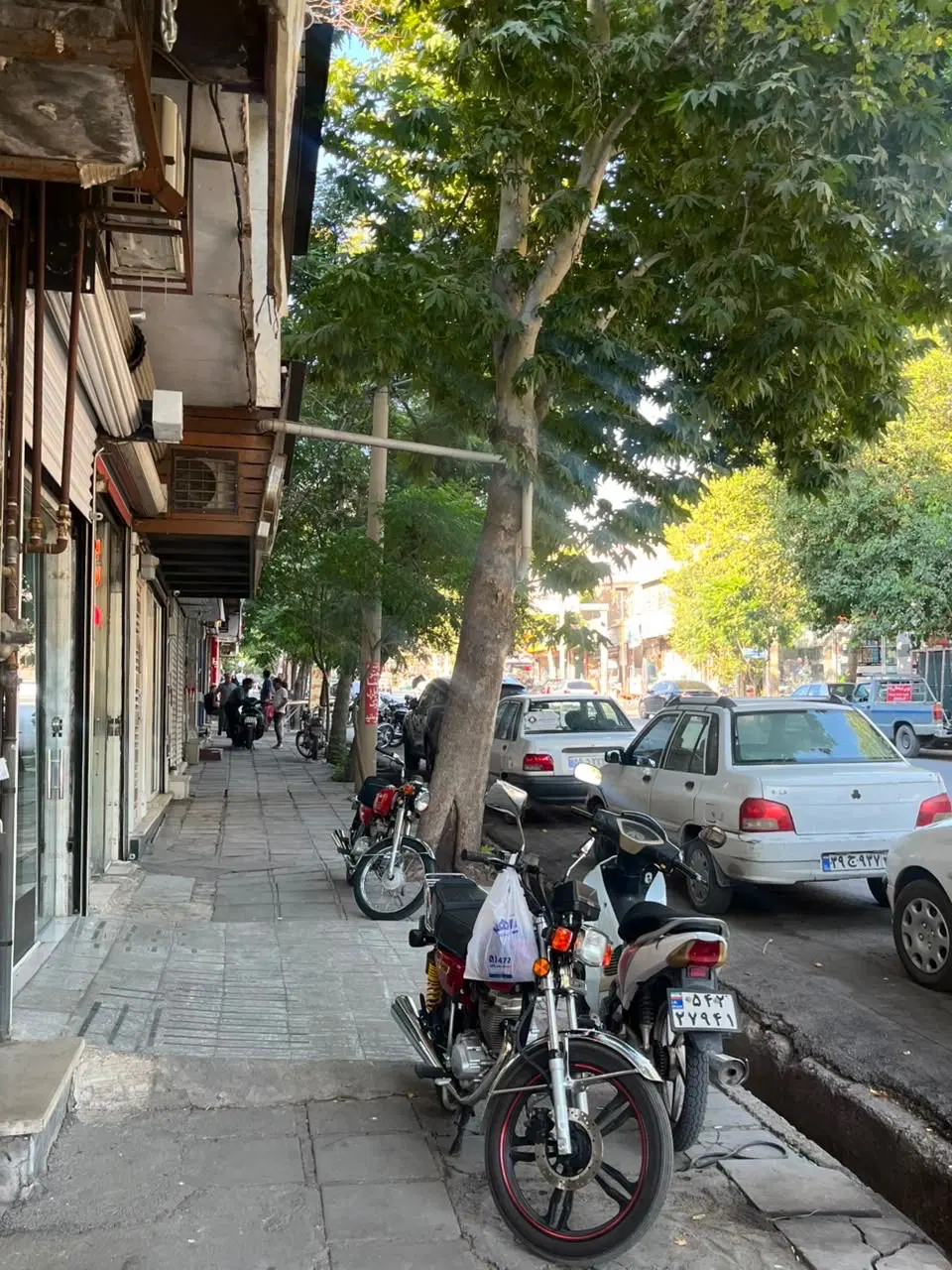 یک باب مغازه سه راه اسد ابادی