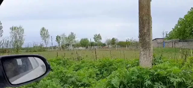 زمین خانه سرایی ۲ نبش بر آسفالت