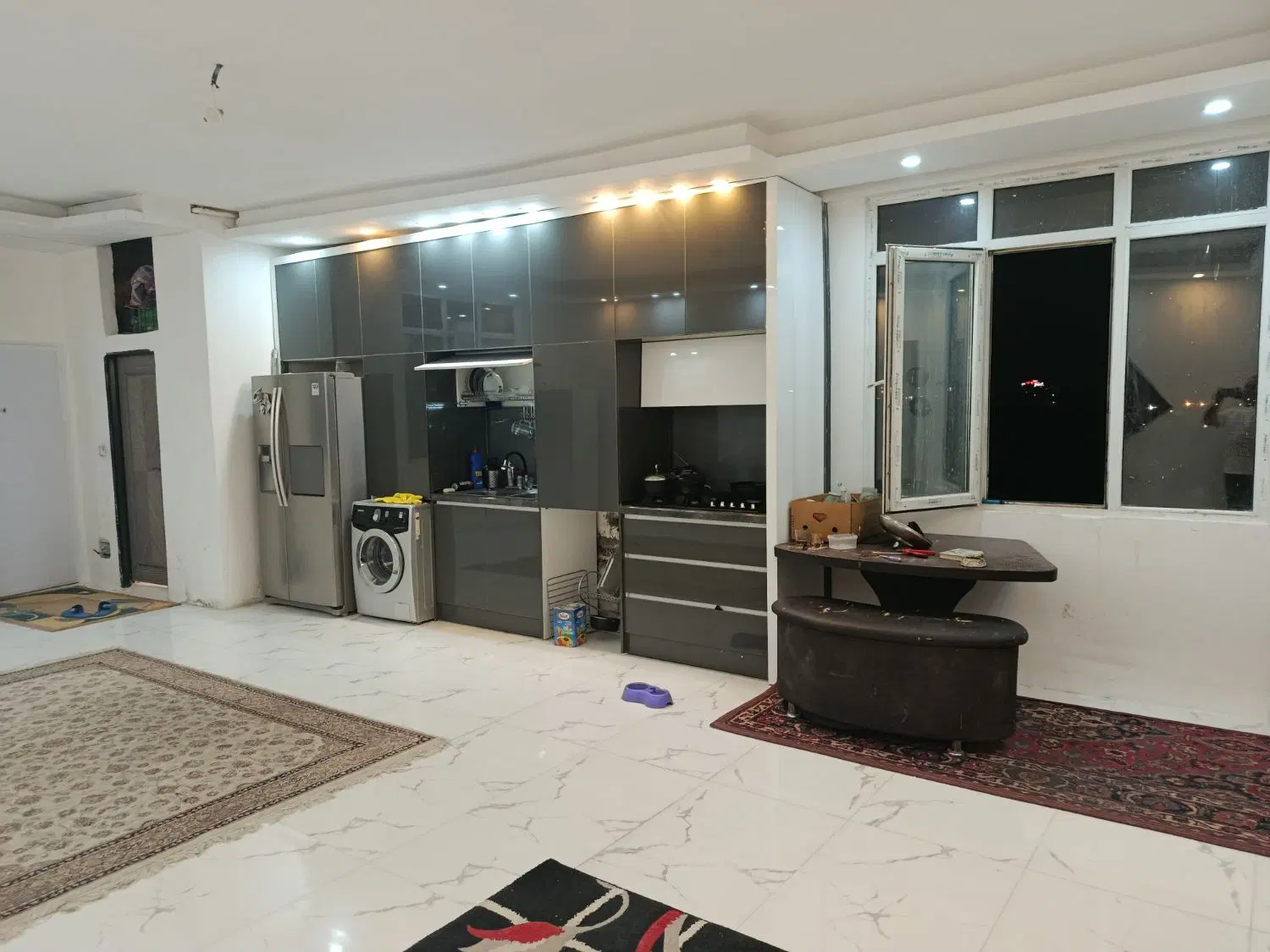 آپارتمان دوخوابه وکیل آباد تراس دار