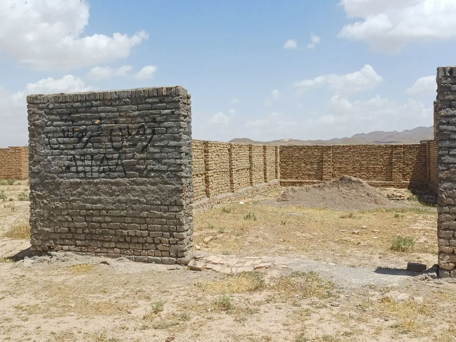 چهار دیواری 160 متر طاهر آباد