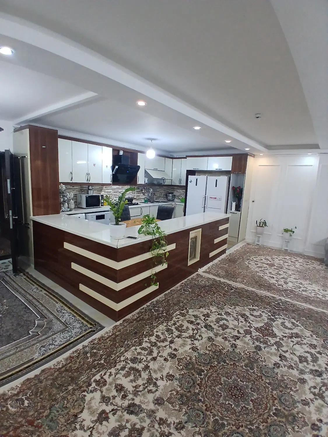 ۱۹۰متر ۳خواب حیاط دار همکف راه مستقل نصر۲۸