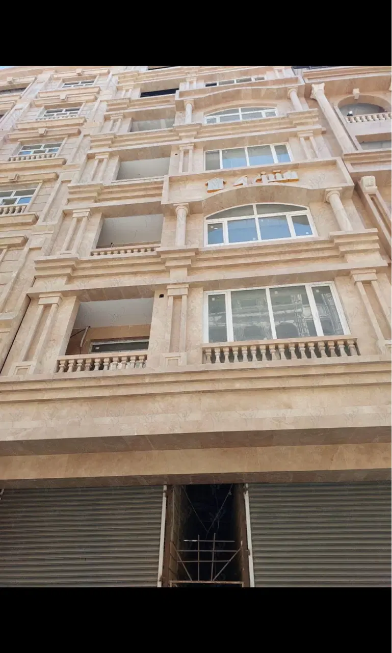 آپارتمان ۱۳۰ متری اسماعیل پور عزیزی طلاب