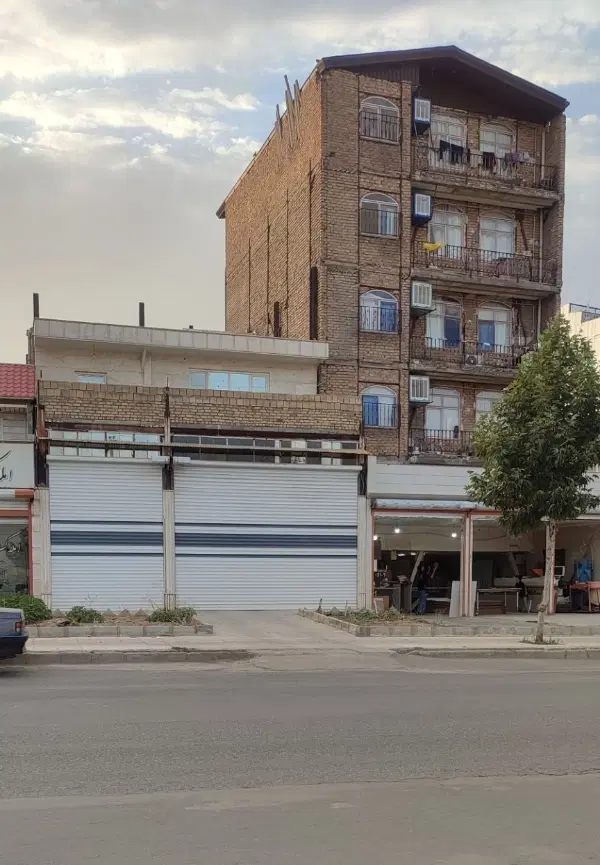 فروش دوعدد مغازه تجاری فاز۸
