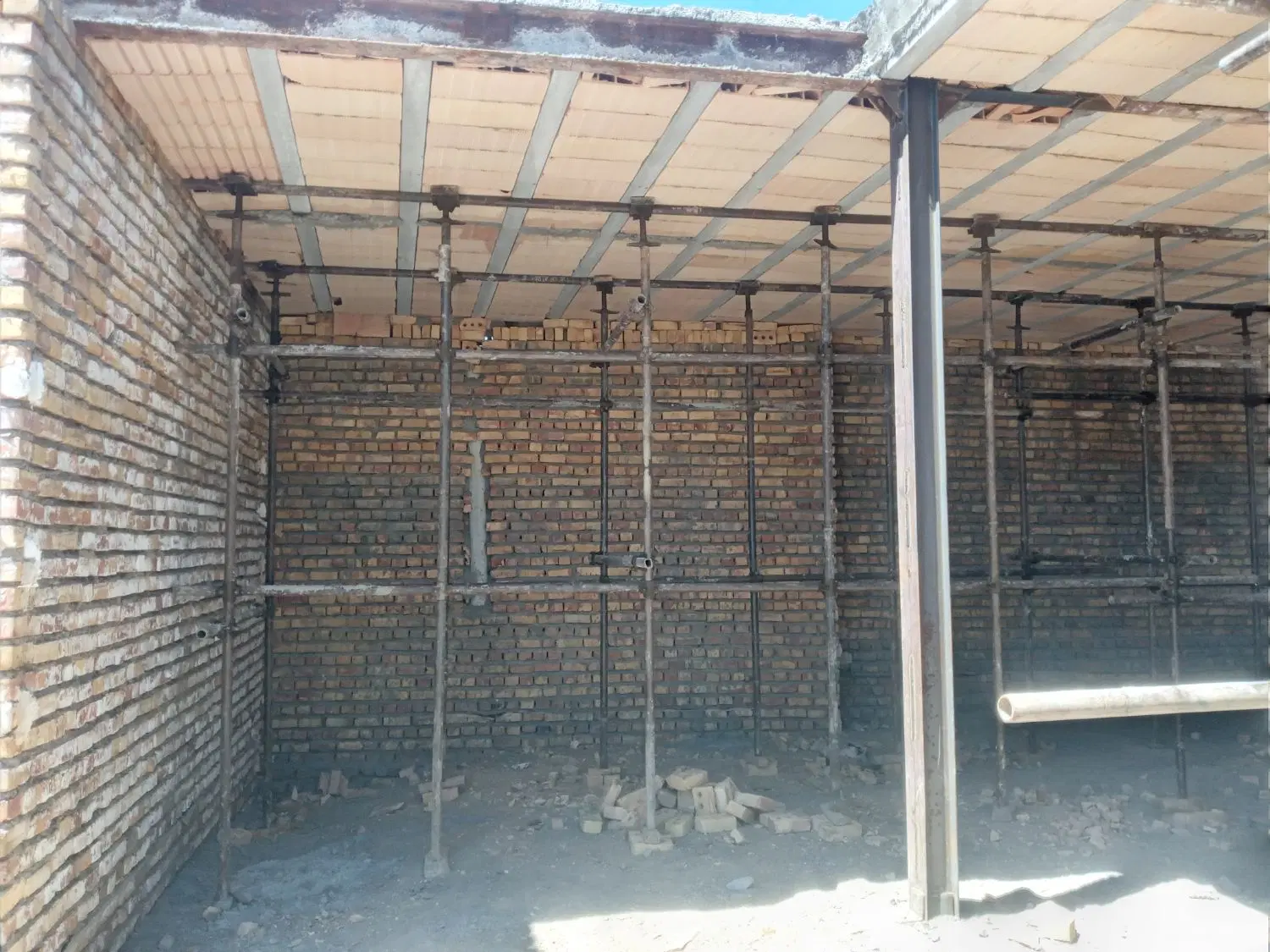 فروش خانه ی نیمه ساز