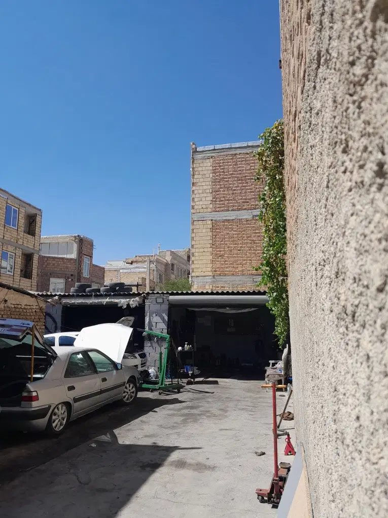 کارگاه تجاری به متراژ ۲۰۰ متر