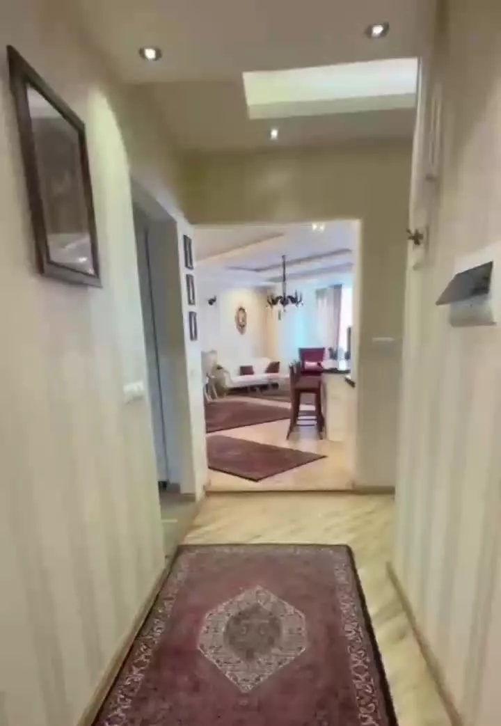 آپارتمان ۱۸۶ متری ۳ خوابه ، نبش جنوبی ، کارمندان