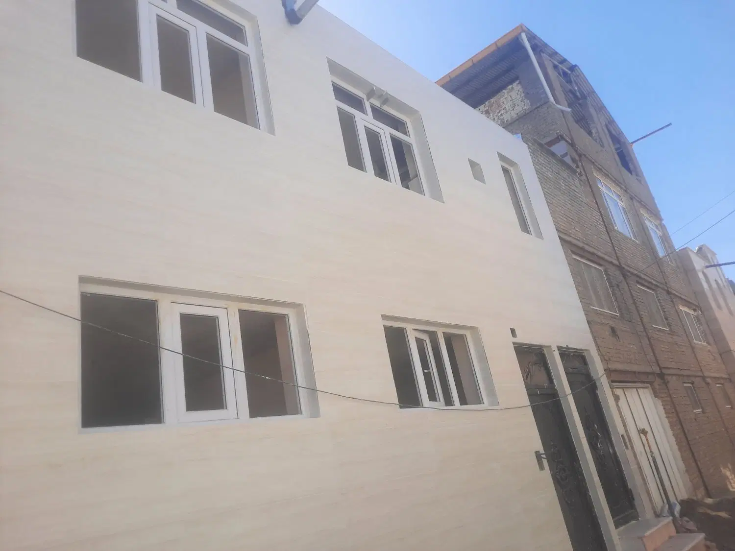 منزل مسکونی نقلی دو طبقه راه جدا کلید نخورده