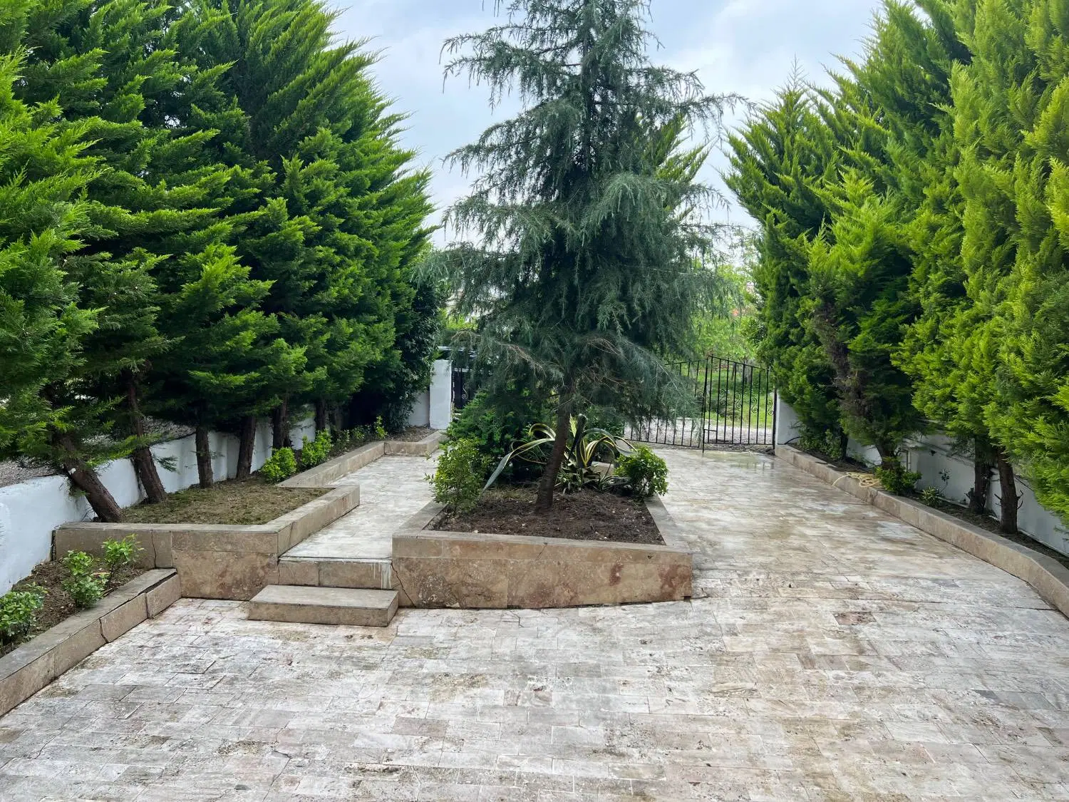 ویلا باغ ۳۲۰ متر پلاک اول جنگل بنا سه خوابه