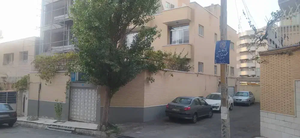 فروش منزل آپارتمان دو طبقه حیاط دار ولیعصر قانون