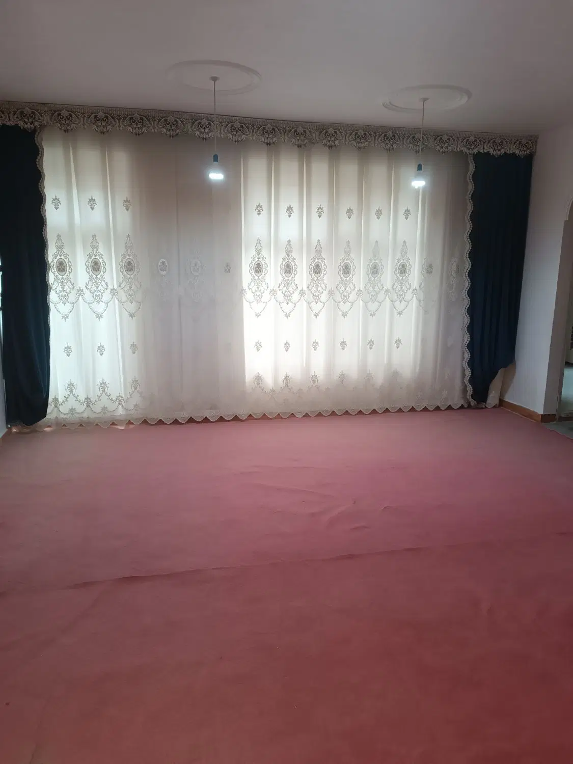 اجاره حیاط دربست