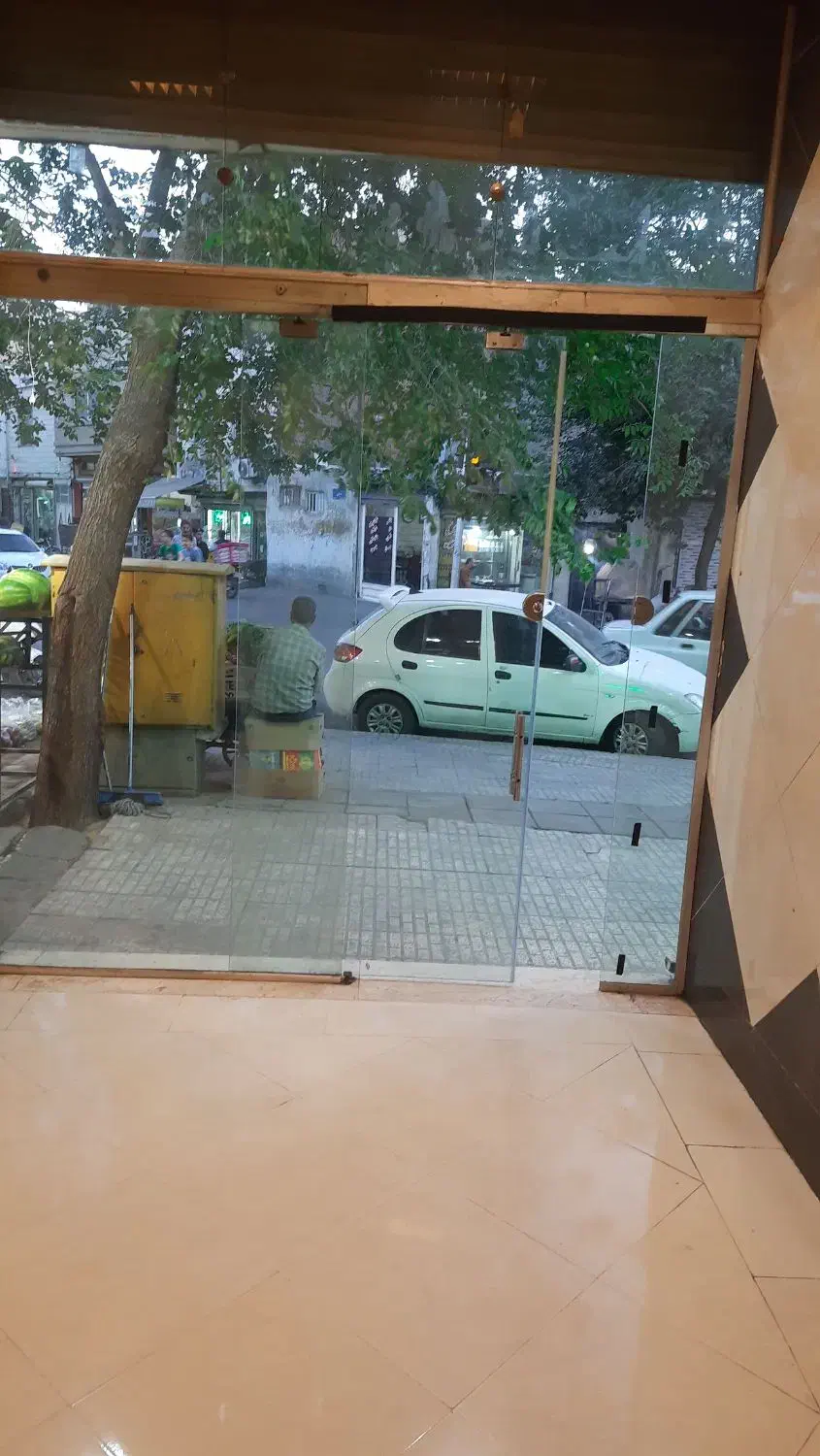 مغازه ۱۸ متری