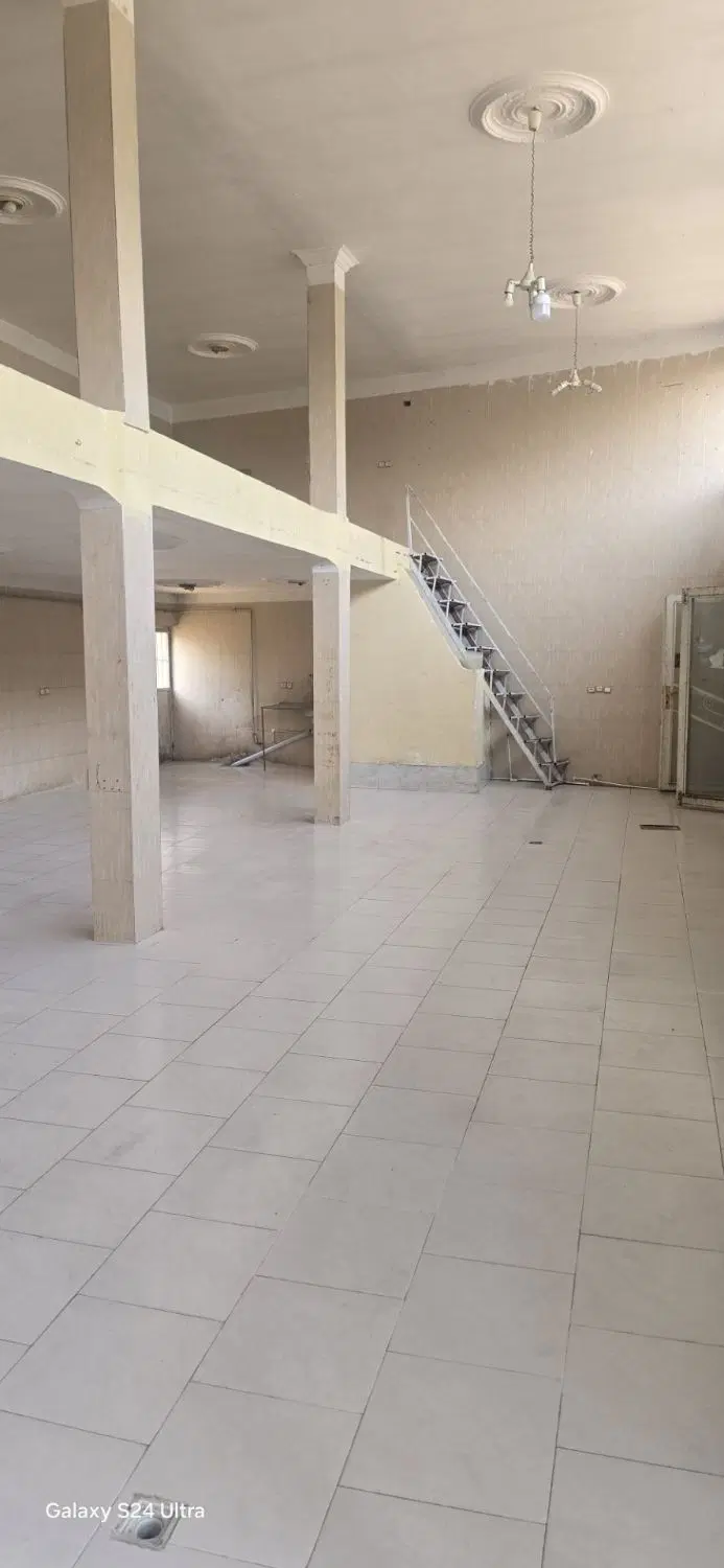 مغازه ۴ دهنه بر جاده دریا