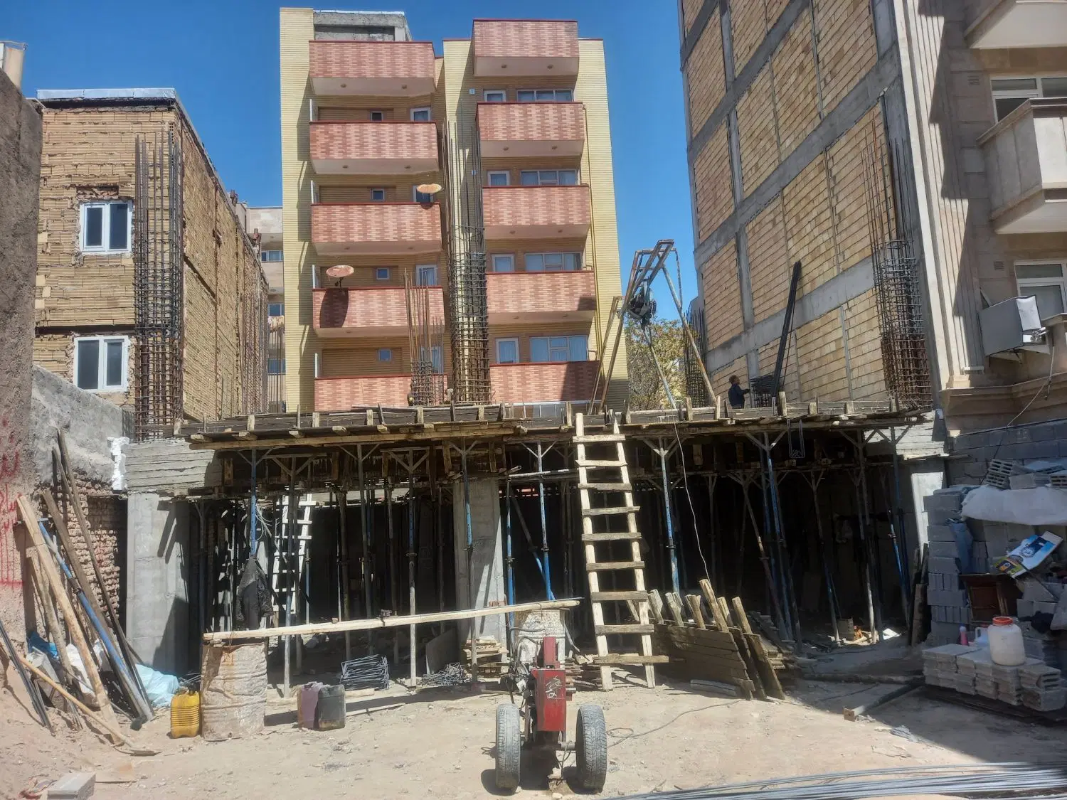 آپارتمان پیش فروش خیابان آزادی جنب تالار شالیز