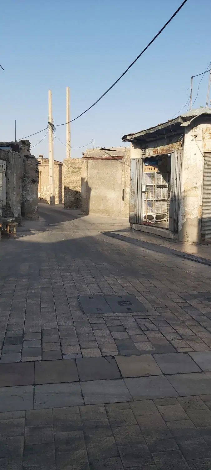 یک باب مغازه واقع در دروازه شاهدایی