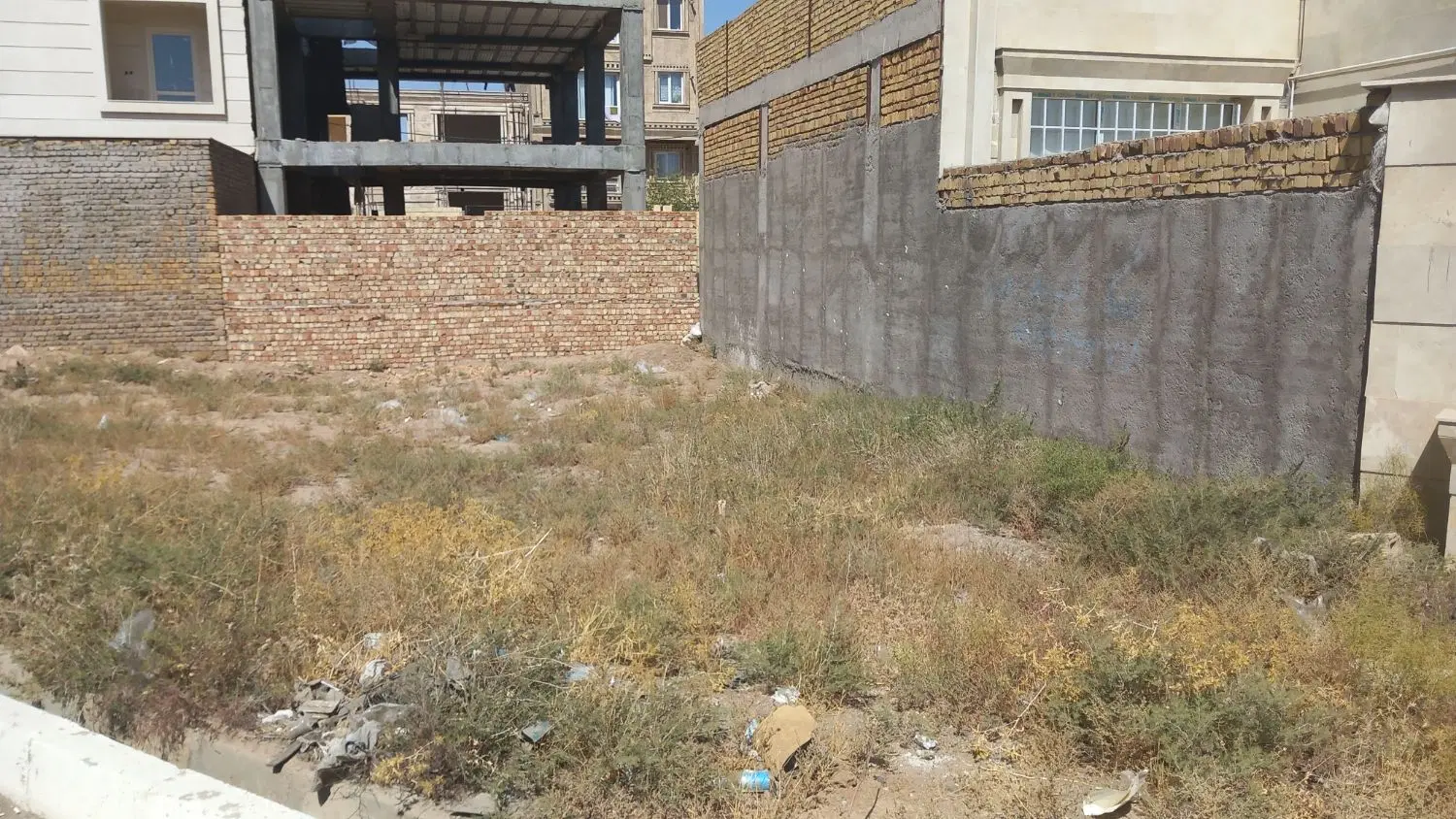 یک قطعه زمین