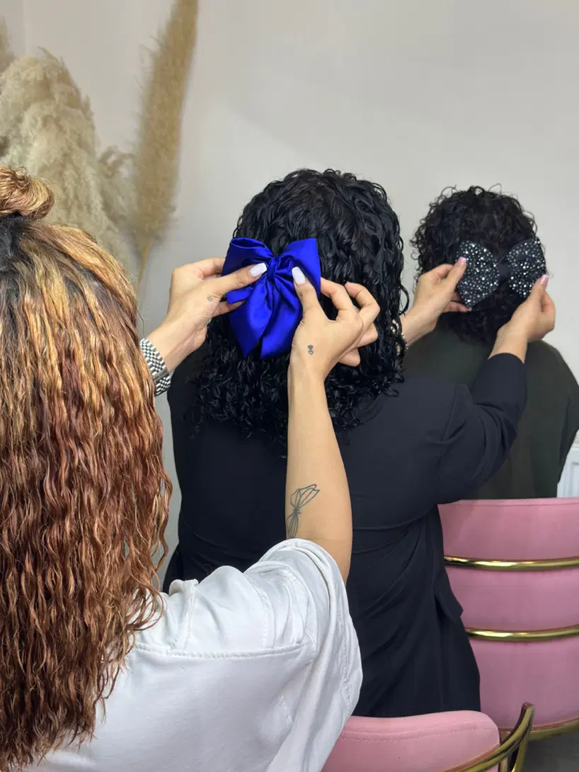 استخدام رنگکار و مژه کار