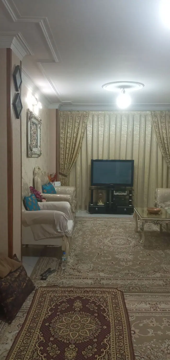 ۵۶ متری بازرگان با پارکینگ
