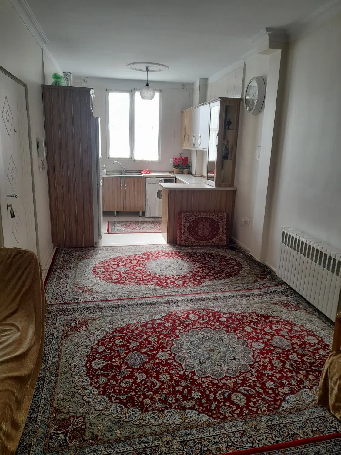 آپارتمان تک واحدی بسیار شیک وتمیز