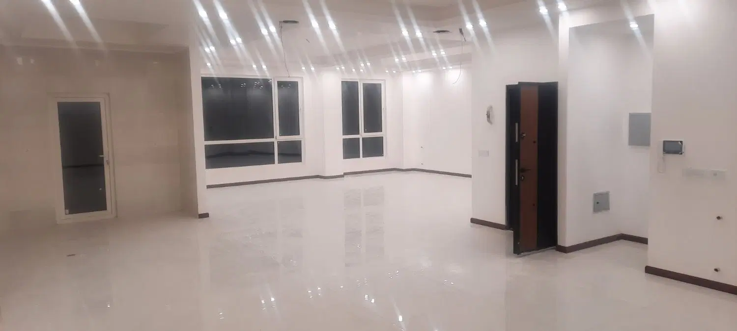 اپارتمان تکواحدی ۲۱۵ متر نوساز (زنبیل اباد)