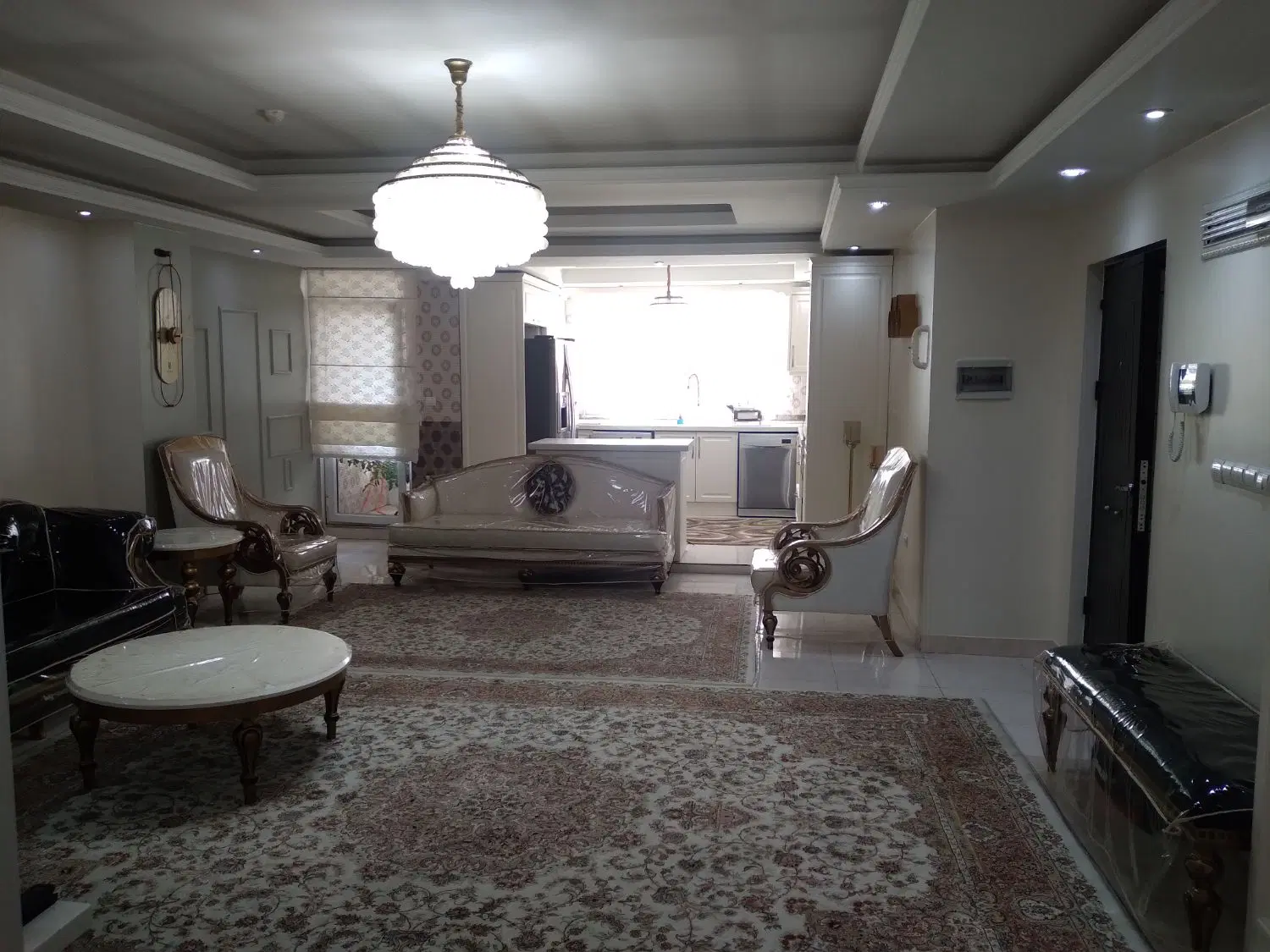 فروش آپارتمان ۹۰متری تک واحد.