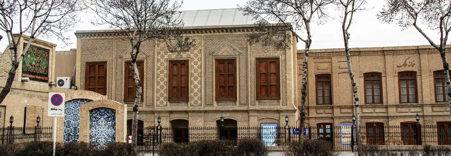 خانه ویلایی ۲۵۰ متری حاشیه فداییان با مغازه تجاری