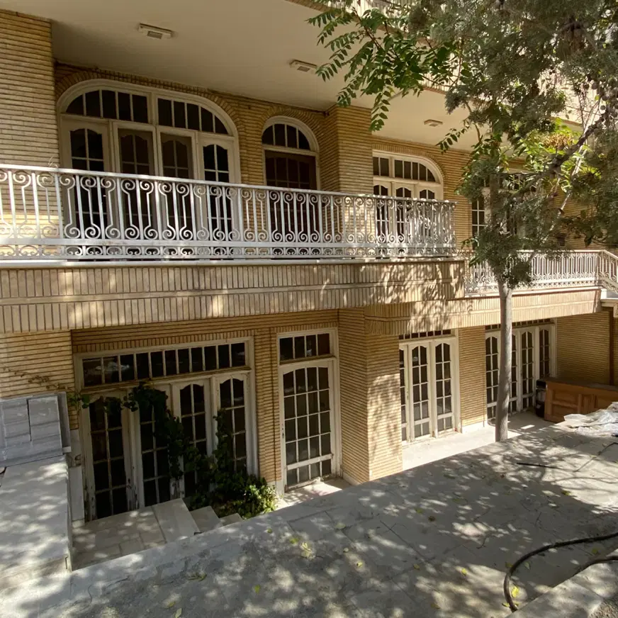 ویلایی مهرآباد _ ۶۰۰ متر_ ۶ خوابه _ ۶ پارکینگ