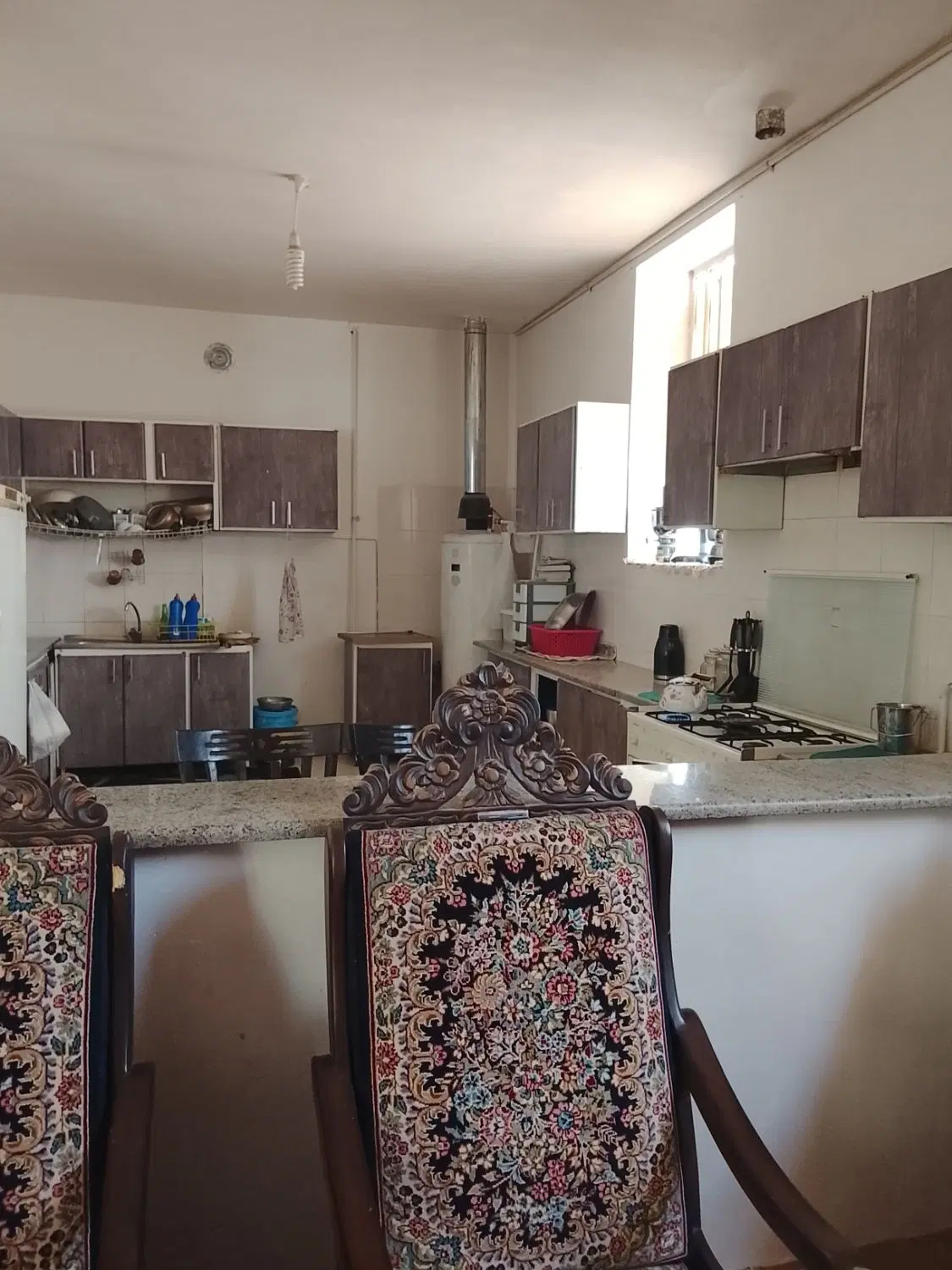 یک منزل مسکونی بیست قصب زمین صدوچهل مترزیربنا