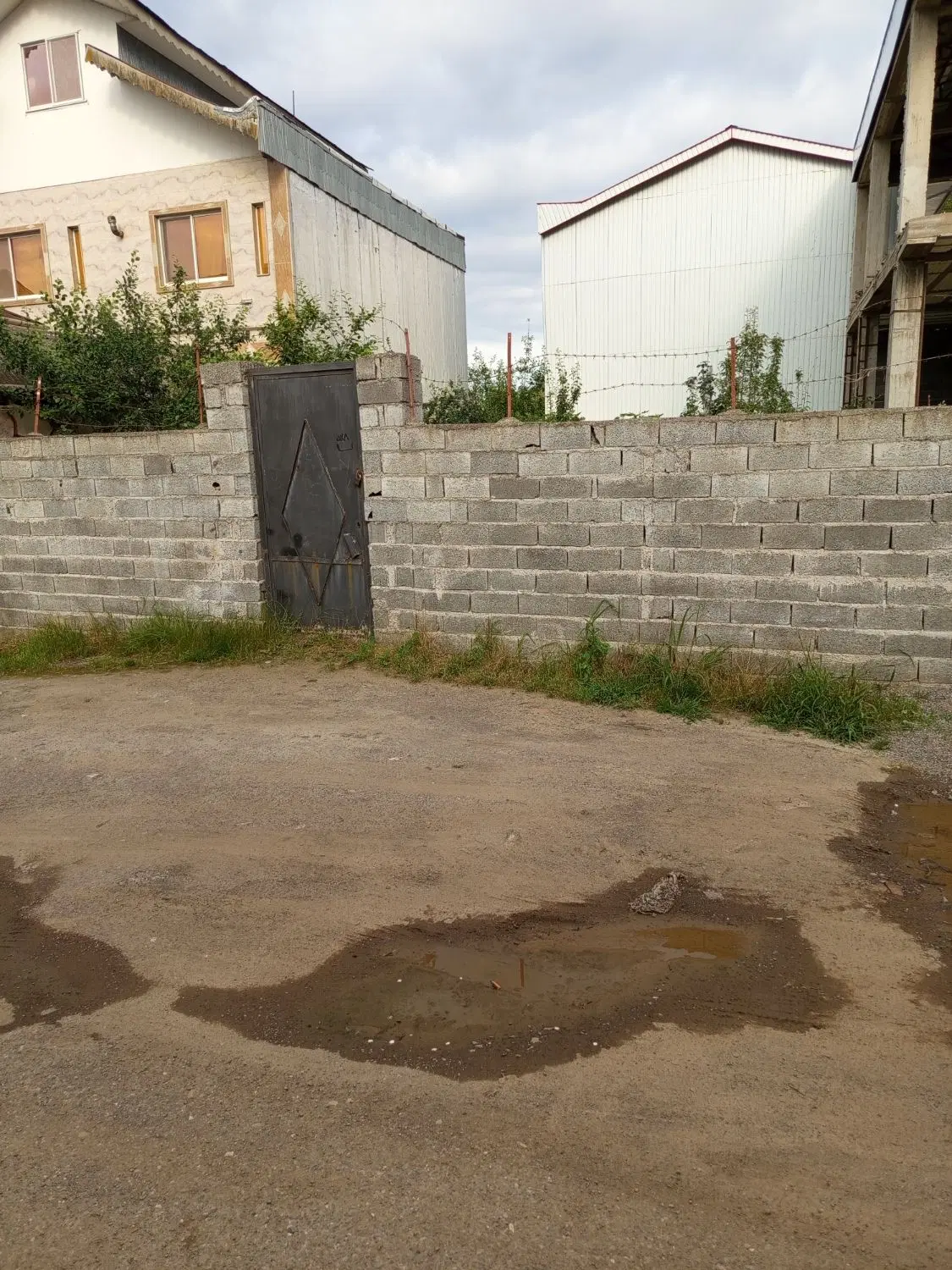 زمین مسکونی ۱۷۰ متری با سند