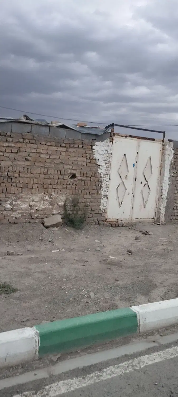 زمین چند منظوره به متراز700متر