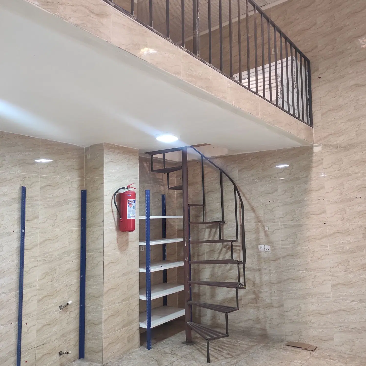 فروش مغازه در پاساژ ابزار بقایی