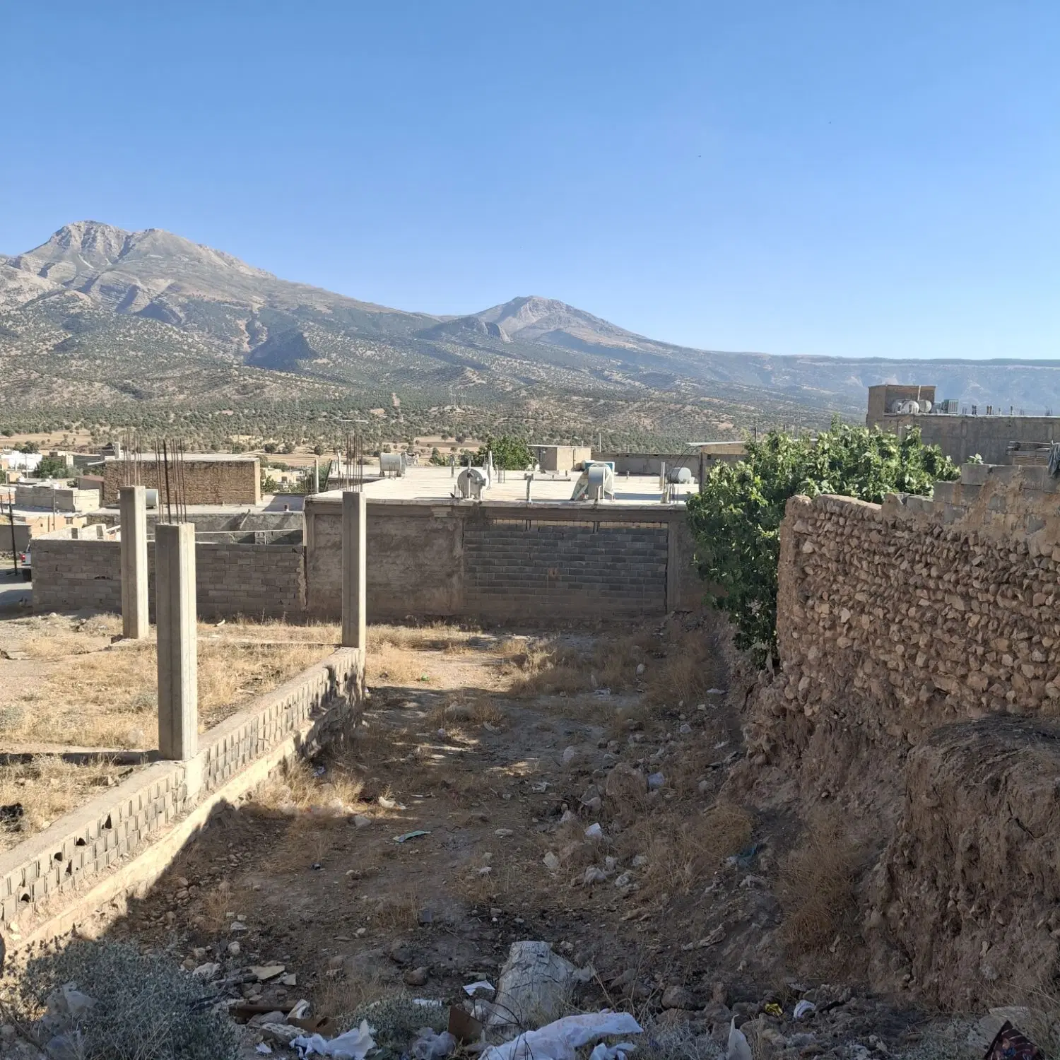 زمین مسکونی