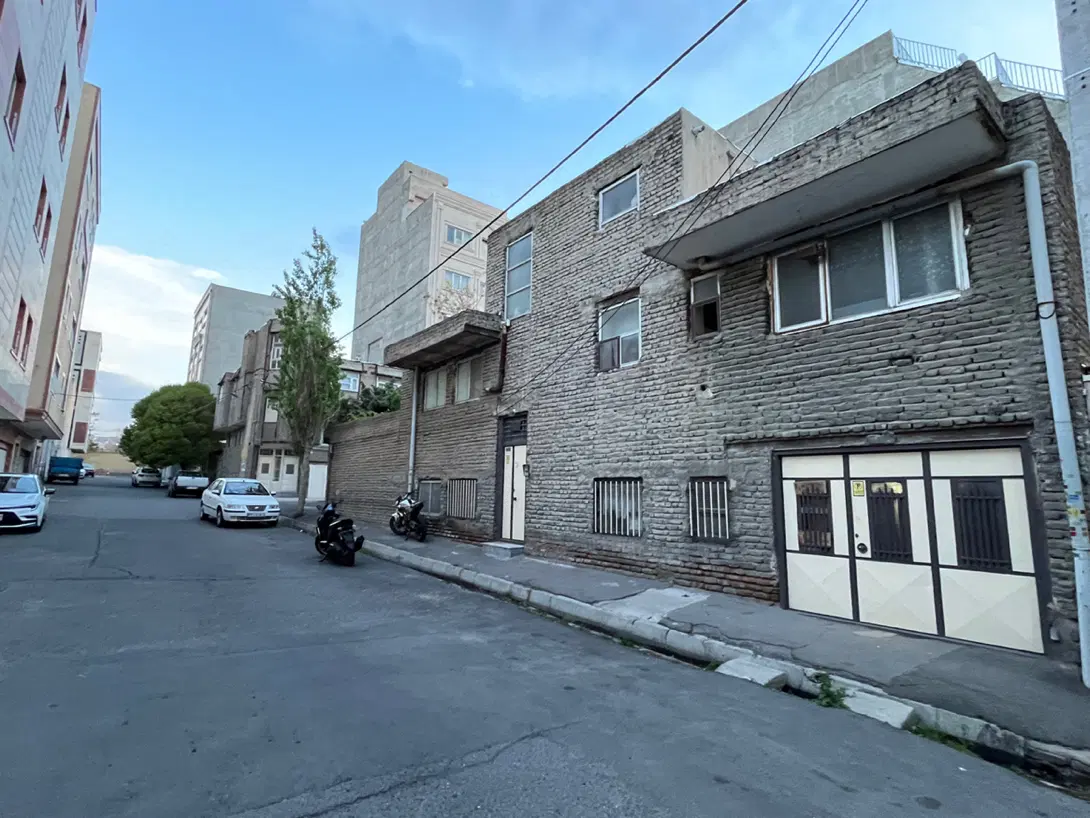 خانه کلنگی و قابل سکونت دو طبقه