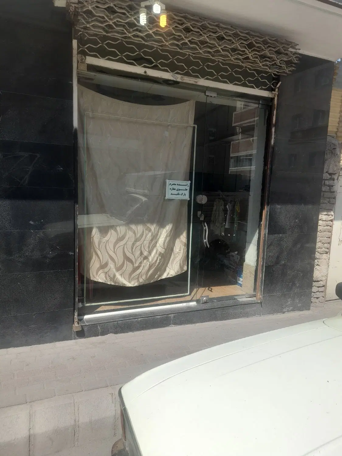 یک باب مغازه  ۱۶ متر واقع درالگلی سهند کوی دانش