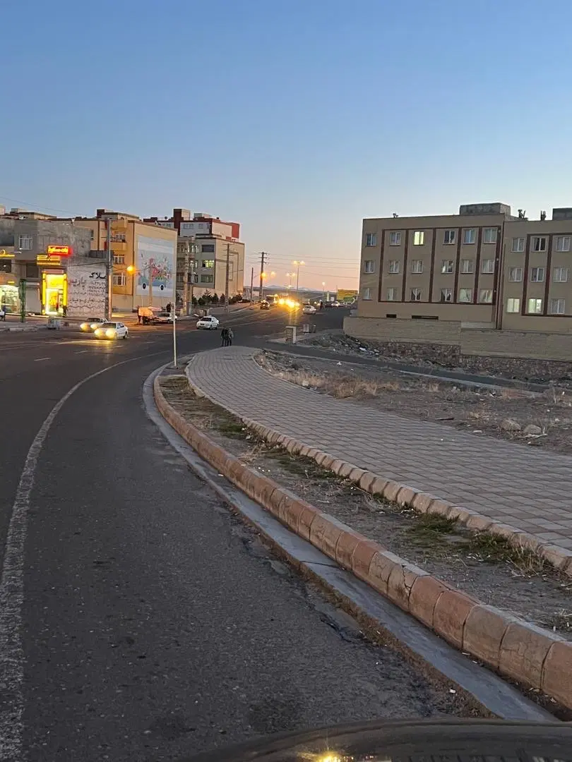زمین مسکونی و تجاری