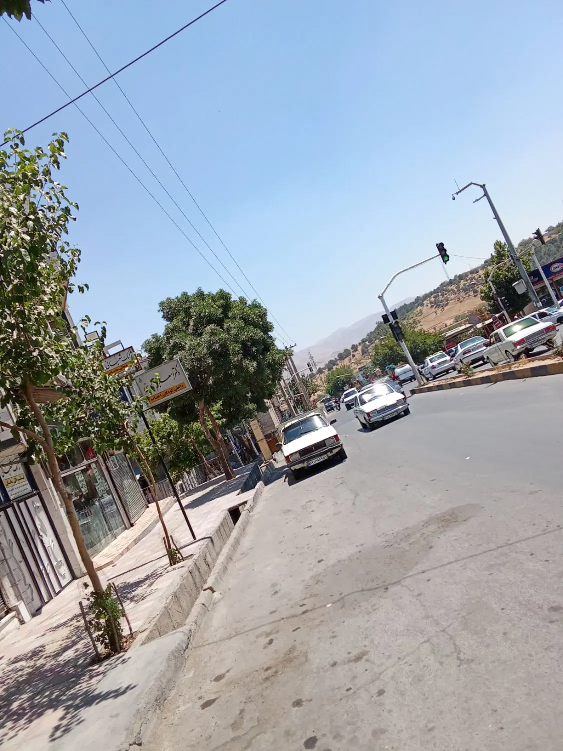 خانه دو طبقه روی خیابان عباس آباد