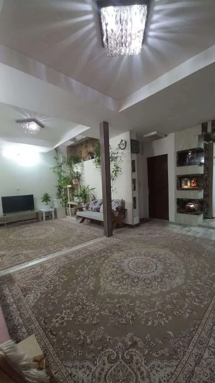 آپارتمان هشت بهشت شرقی