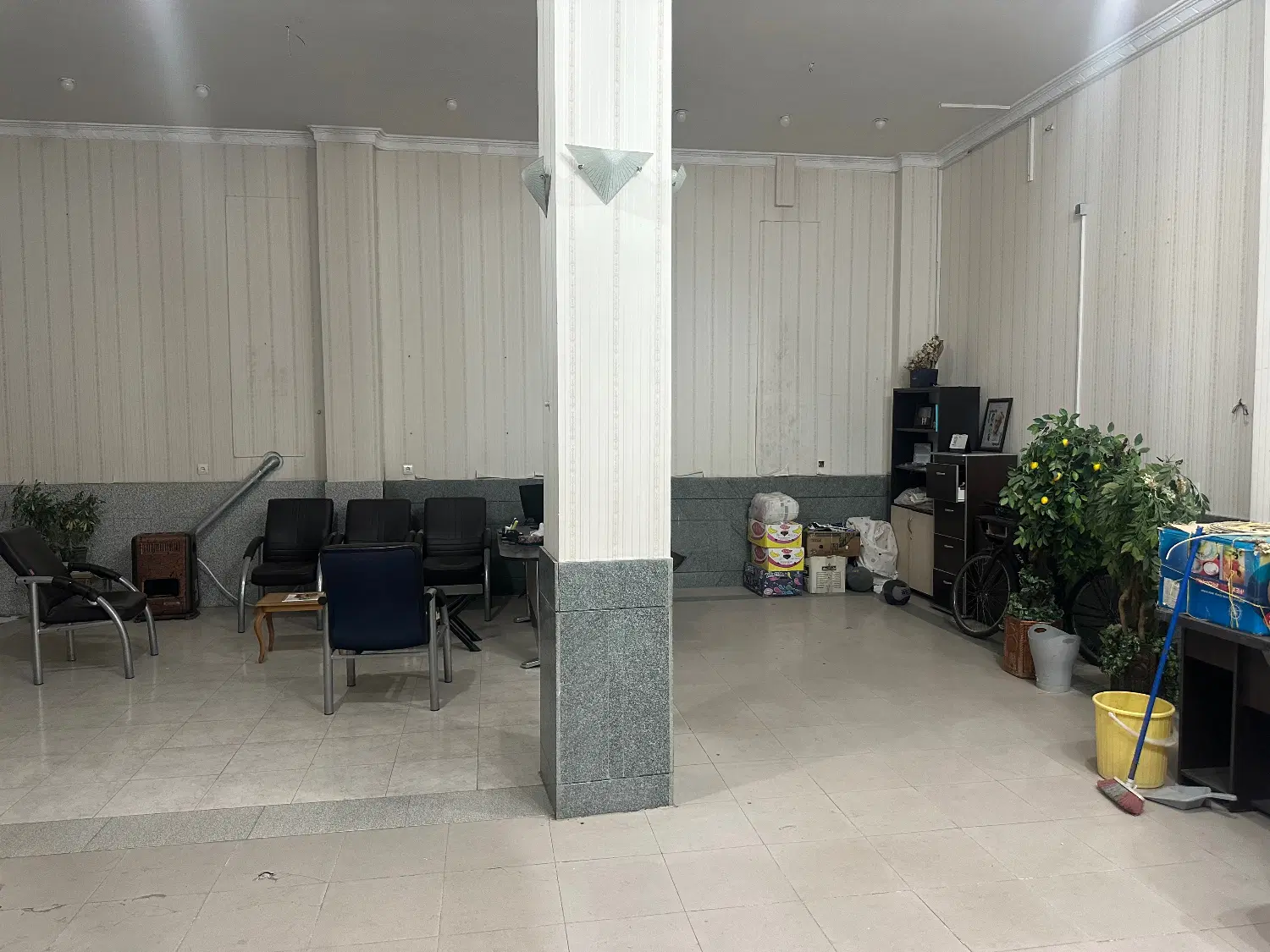مغازه تجاری نبش میدان ارتش