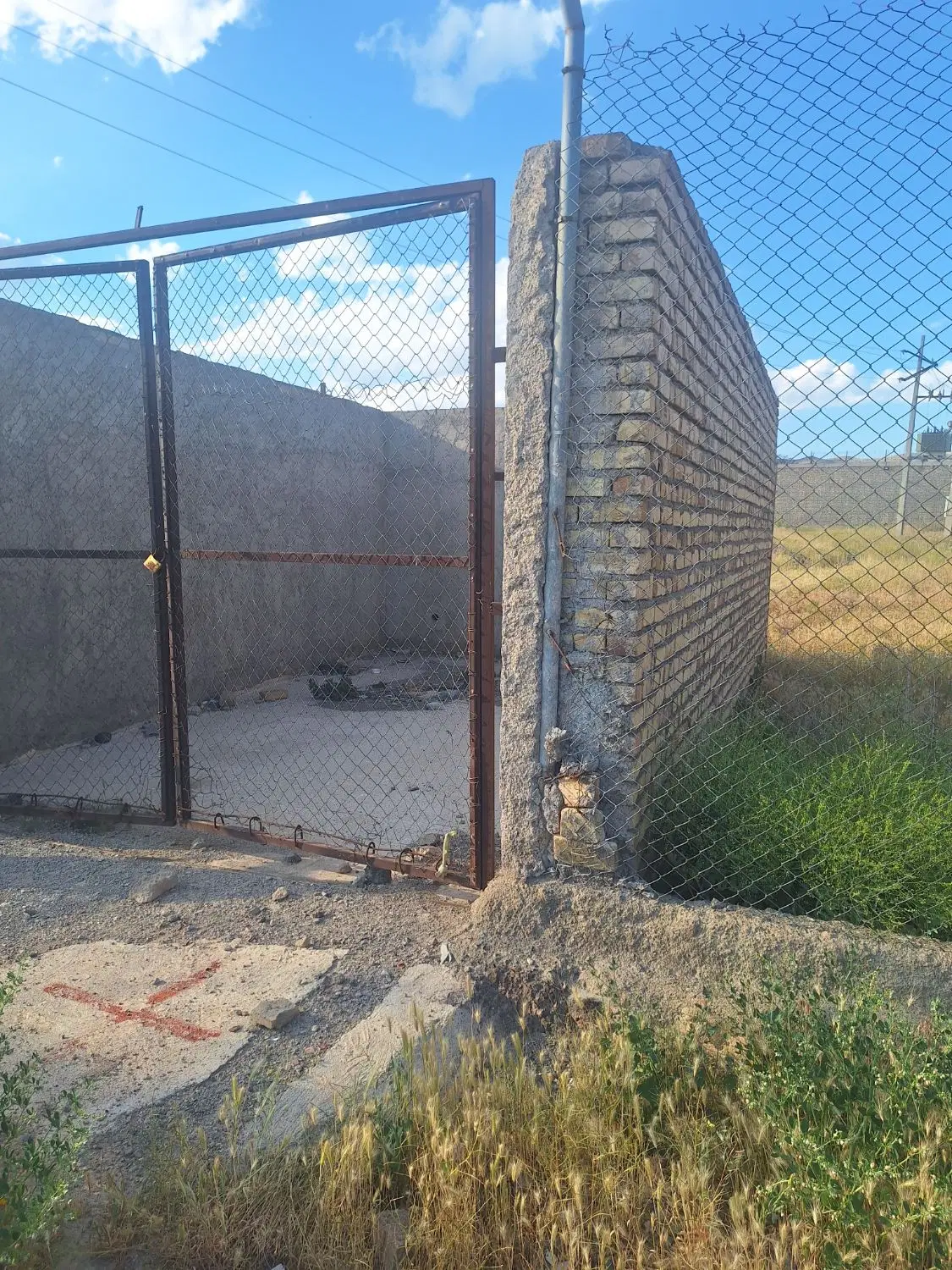 زمین مسکونی در ۳۰ متری