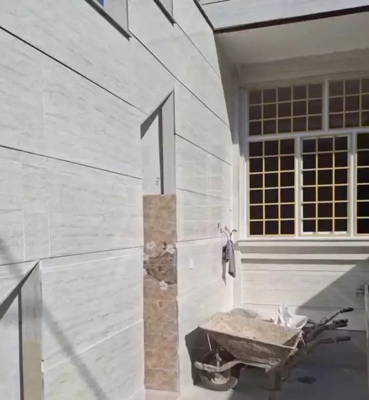 خانه مسکونی در گلدشت غربی عربان نهال۸ تازه ساخت