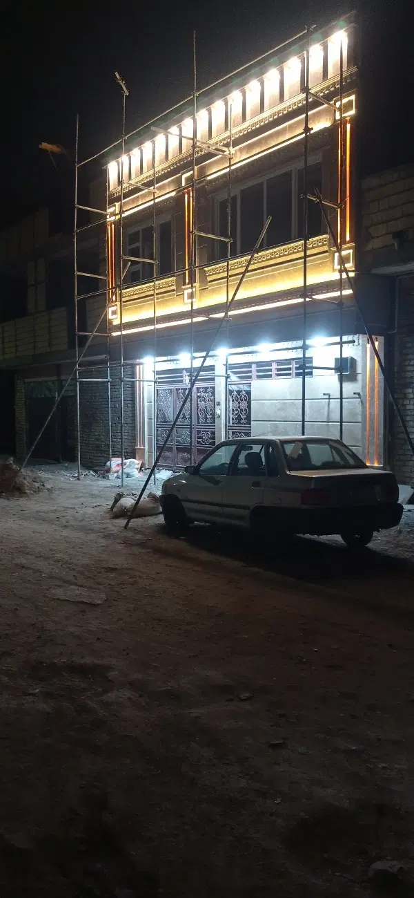 خانه نوساز دوطبقه رو به خیابان