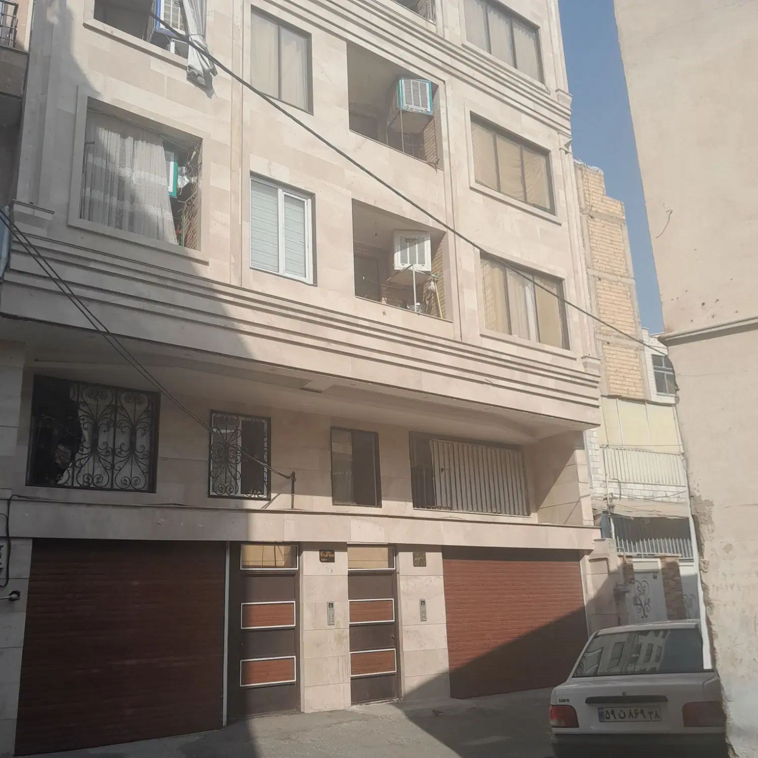 یک واحد آپارتمان ۱۰۵ متری واقع در حصارک بالا