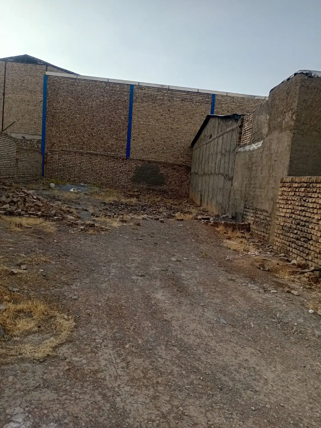 زمین  ۲۰۰مترشهرک  کامیونها