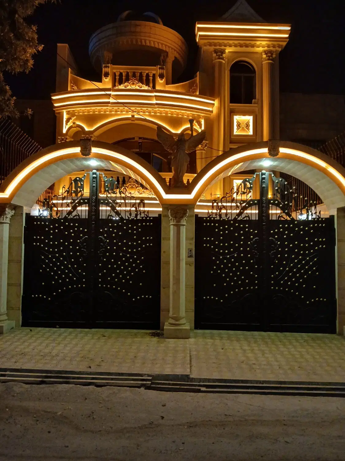 فروش خانه ویلایی در اخر تختی